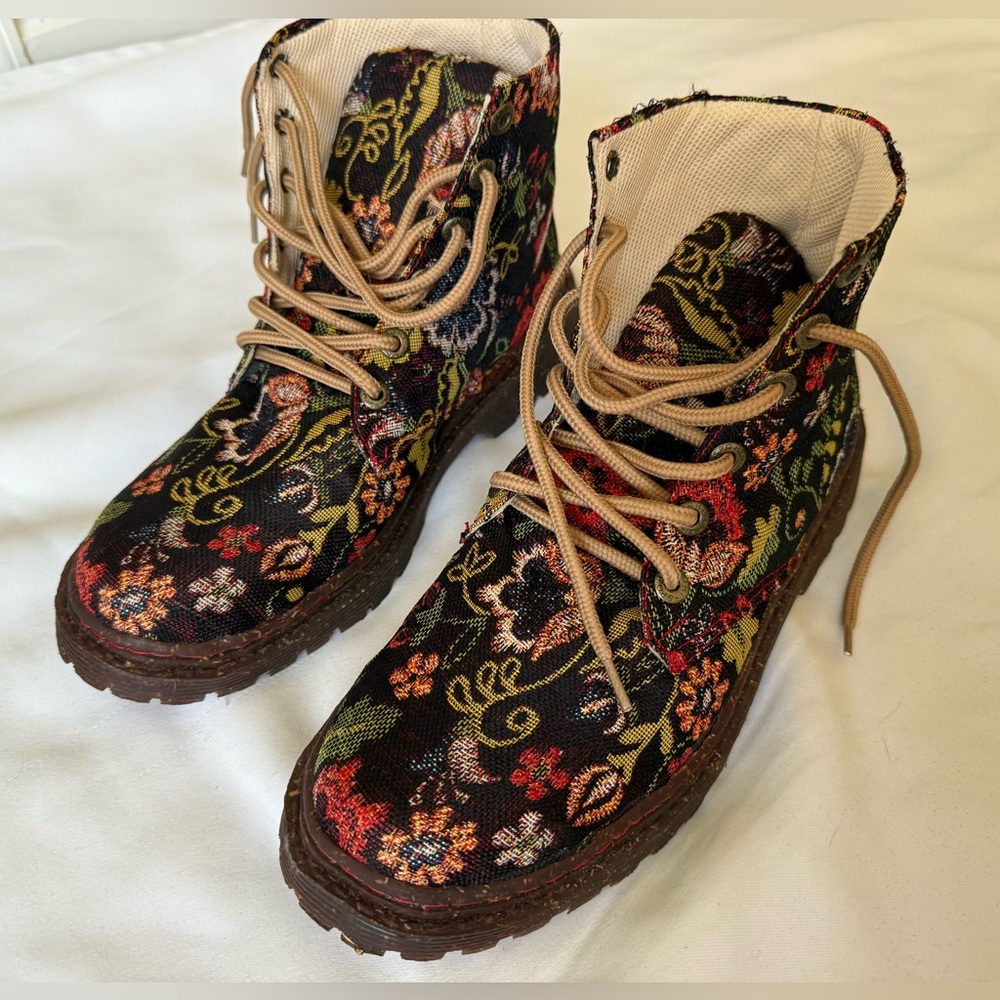 Mabacol Lace-Up Ankle/Combat Boots - Floral - Size 9